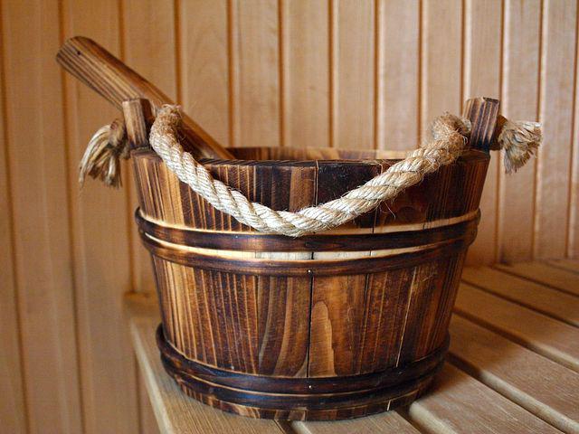 sauna drewniana wiadro