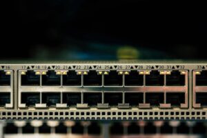 Przewodnik po switchach SFP: jak wybrać i poprawnie skonfigurować urządzenie przemysłowe