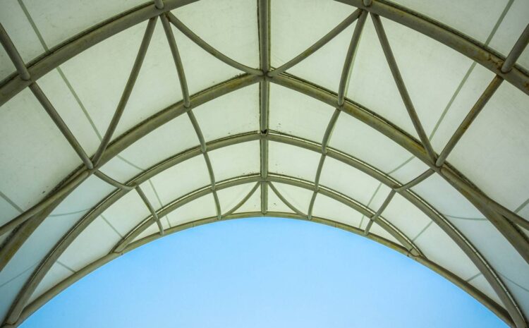  Przewodnik po namiotach przemysłowych: jak wybrać odpowiednią konstrukcję do celów przemysłowych