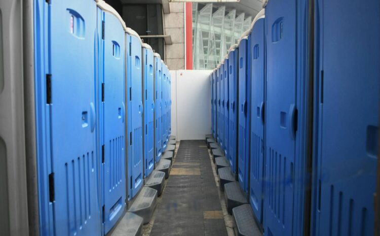  Przenośne toalety dla osób niepełnosprawnych – co uzględnić przy wyborze?