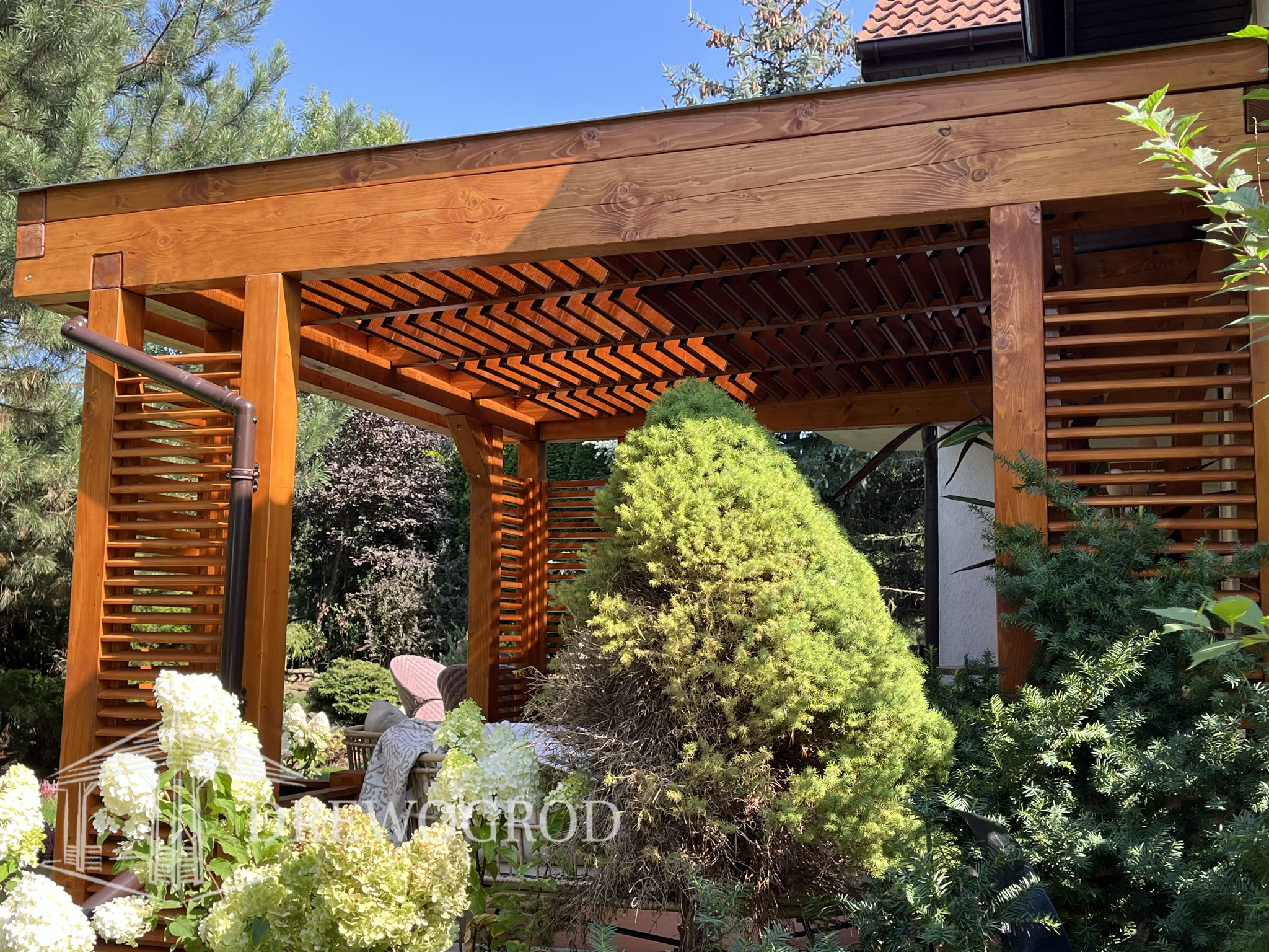 drewniane zadaszenie tarasu