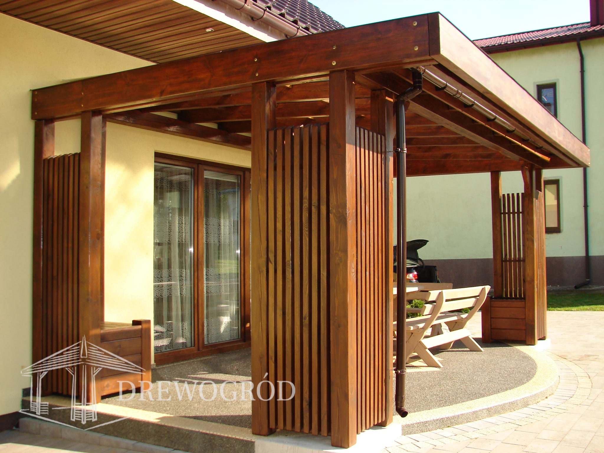 drewniane zadaszenie tarasu